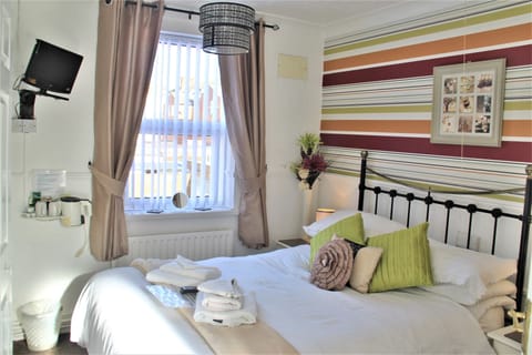 Double Room | Individually decorated, individually furnished, soundproofing, free WiFi