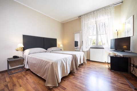 Double or Twin Room | Premium bedding, down comforters, pillowtop beds, desk