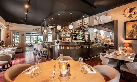 Breakfast, dinner served; Belgian cuisine, garden views