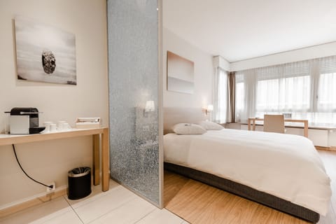 Premium bedding, down comforters, in-room safe, individually furnished