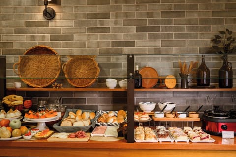 Free daily cooked-to-order breakfast