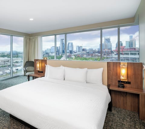 Studio Suite, 1 King Bed, Accessible, Non Smoking (Roll-in Shower, Corner) | Private kitchen | Coffee/tea maker