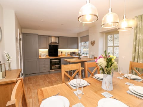Cottage | Private kitchen | Fridge, dishwasher, electric kettle, toaster