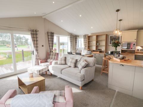 Cottage | Living room | Fireplace