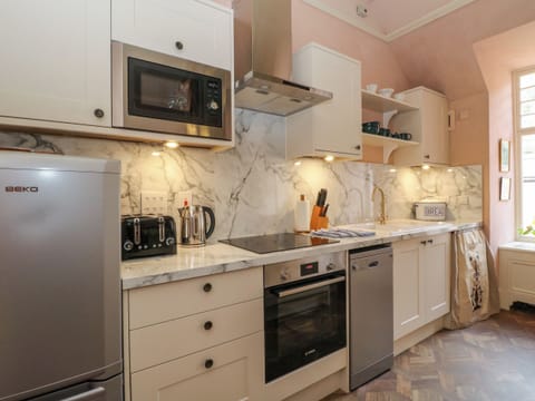 Cottage | Private kitchen | Fridge, dishwasher, electric kettle, toaster