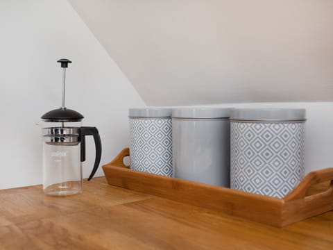 Cottage | Private kitchen | Fridge, dishwasher, electric kettle, toaster