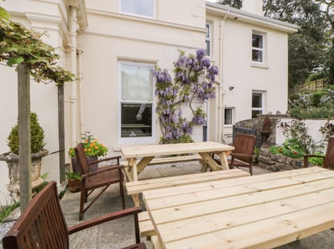 Cottage | Property grounds