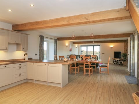 Cottage | Private kitchen | Fridge, dishwasher, electric kettle, toaster