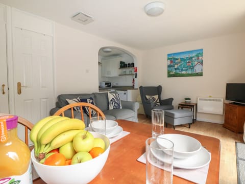 Cottage | Private kitchen | Fridge, dishwasher, cookware/dishes/utensils