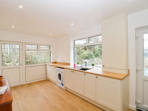 Cottage | 3 bedrooms, individually decorated, individually furnished, free WiFi