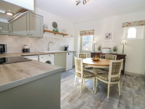 Cottage | Private kitchen | Fridge, dishwasher, electric kettle, toaster