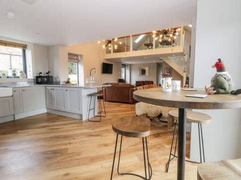 Cottage | Private kitchen | Fridge, microwave, dishwasher, electric kettle