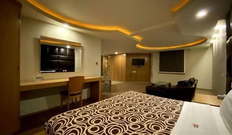 Junior Room | In-room safe, desk, soundproofing, free WiFi