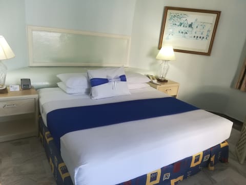 Standard Double Room, 1 King Bed, Balcony | Premium bedding, desk, iron/ironing board, free WiFi