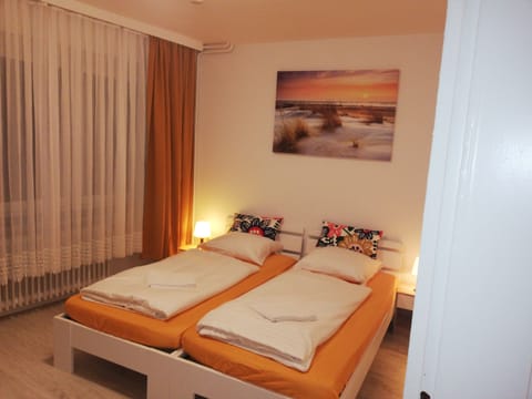 Comfort Apartment, Multiple Beds, Non Smoking | Free WiFi, bed sheets