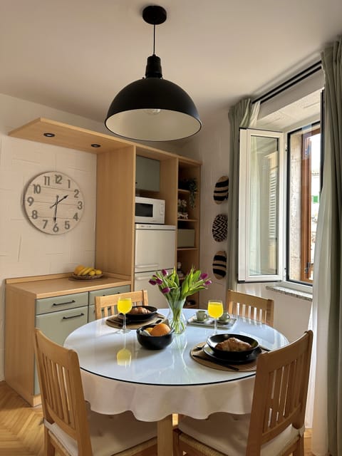 Standard Apartment | Private kitchen | Cookware/dishes/utensils