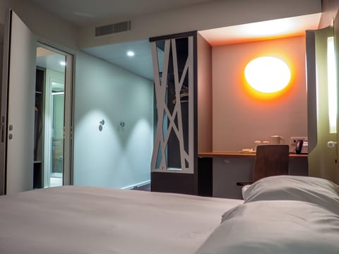 Standard Double Room | Desk, soundproofing, free WiFi, bed sheets