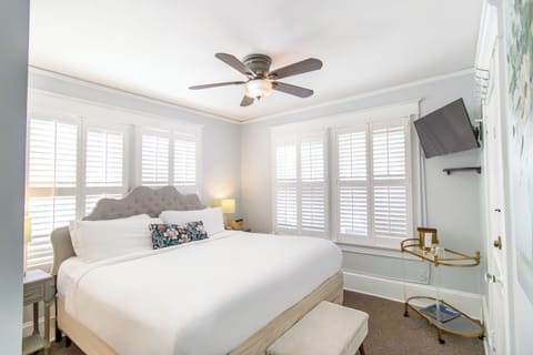 Superior Room, 1 King Bed | Premium bedding, blackout drapes, soundproofing, iron/ironing board