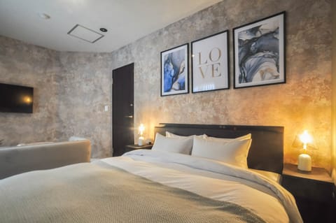 Comfort Double Room | Free WiFi, bed sheets