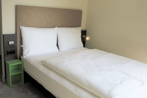 Standard Double Room | Desk, blackout drapes, free WiFi, bed sheets