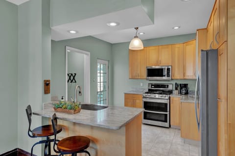 House, 3 Bedrooms | Private kitchen | Fridge, microwave, oven, dishwasher