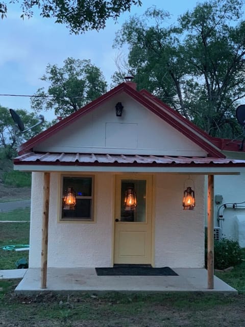 House, 2 Bedrooms | Exterior