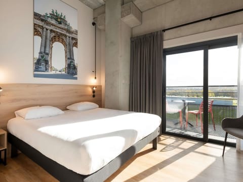 In-room safe, desk, soundproofing, iron/ironing board