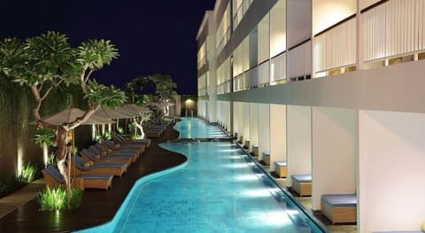 Outdoor pool, pool umbrellas, sun loungers