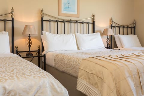 Blackout drapes, free WiFi