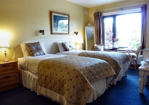 Twin Room, Ensuite | In-room safe, individually furnished, soundproofing, iron/ironing board