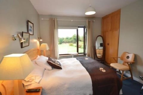 Single Room, Ensuite | In-room safe, individually furnished, soundproofing, iron/ironing board