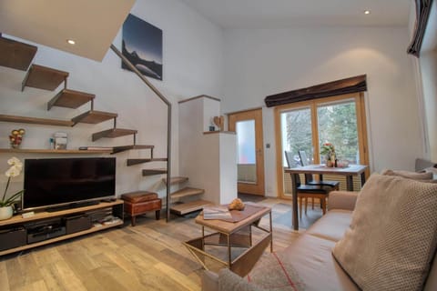 Flat-screen TV, DVD player, heated floors