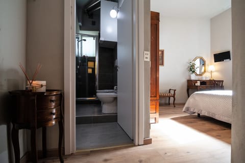 Double Room, Garden View, Ground Floor | Blackout drapes, bed sheets