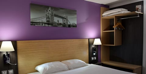 Classic Double Room | Desk, laptop workspace, blackout drapes, free WiFi