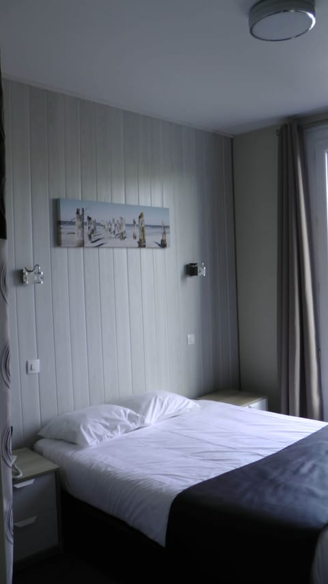 Room, 1 Double Bed, Harbor View | Hypo-allergenic bedding, individually decorated, desk, blackout drapes