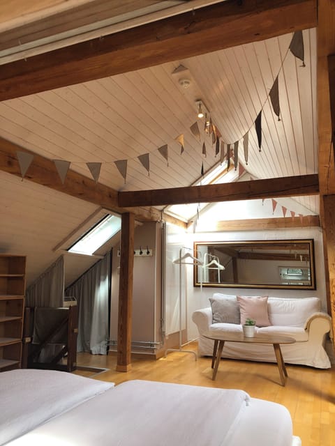 Comfort Studio Suite, Private Bathroom | Iron/ironing board, free WiFi, bed sheets