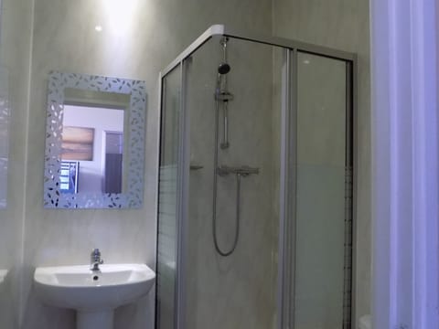 Quadruple Room, Ensuite | Bathroom
