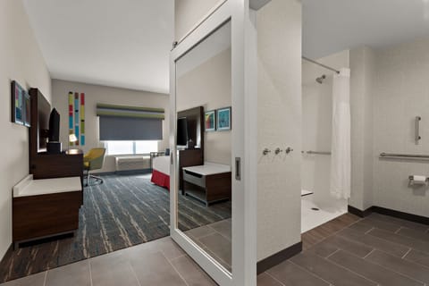 Room, 1 King Bed, Accessible (Mobility & Hearing, Roll-in Shower) | Bathroom shower