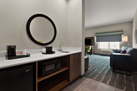 Room, 1 King Bed, Accessible (Mobility & Hearing, Roll-in Shower) | Desk, laptop workspace, iron/ironing board, bed sheets