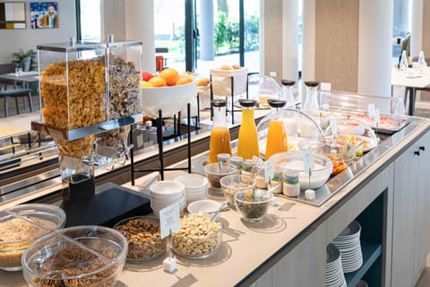 Daily buffet breakfast for a fee