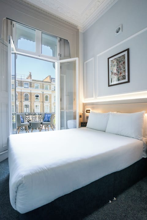 The Whiteley Garden Double Studio | In-room safe, blackout drapes, soundproofing, iron/ironing board