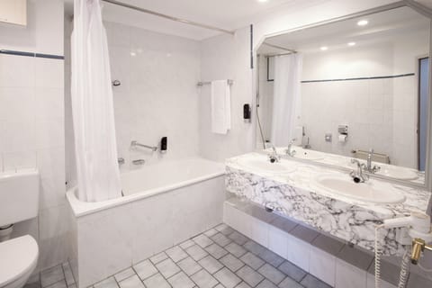 Superior Triple Room | Bathroom | Hair dryer, towels, shampoo, toilet paper