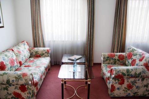 33-inch TV with cable channels