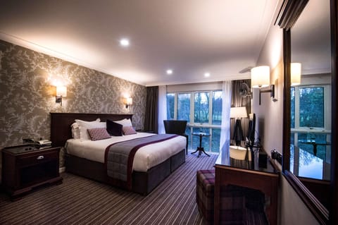 Deluxe Room, 1 Double Bed, Non Smoking | Hypo-allergenic bedding, in-room safe, iron/ironing board