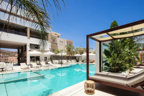 Seasonal outdoor pool, pool umbrellas, sun loungers