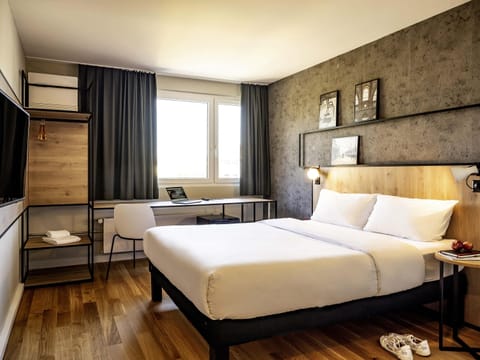 Superior Room, 1 Double Bed | Premium bedding, desk, laptop workspace, iron/ironing board