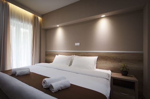 Deluxe Double or Twin Room | Minibar, desk, free cribs/infant beds, free WiFi