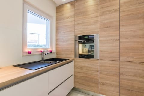 Deluxe Villa | Private kitchen | Full-size fridge, oven, stovetop, dishwasher