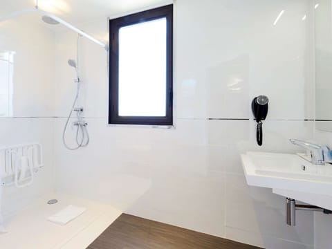 Desk, laptop workspace, soundproofing, bed sheets