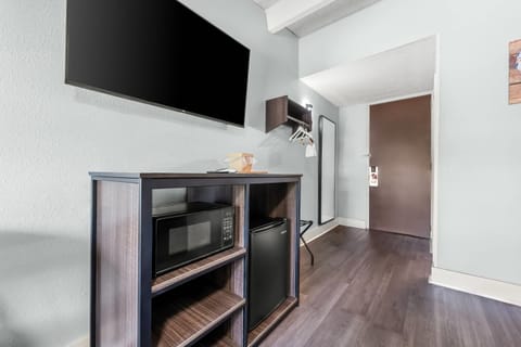 Room, 1 King Bed, Accessible, Non Smoking | Pillowtop beds, desk, laptop workspace, iron/ironing board